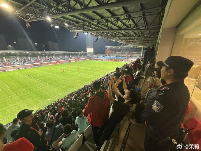  前國足主帥米盧現身球場(chǎng)，觀(guān)看U20國足vs卡塔爾U20