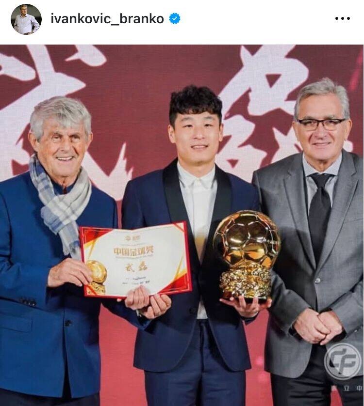  出席中國金球獎頒獎儀式，伊萬(wàn)曬與武磊、米盧同框照片