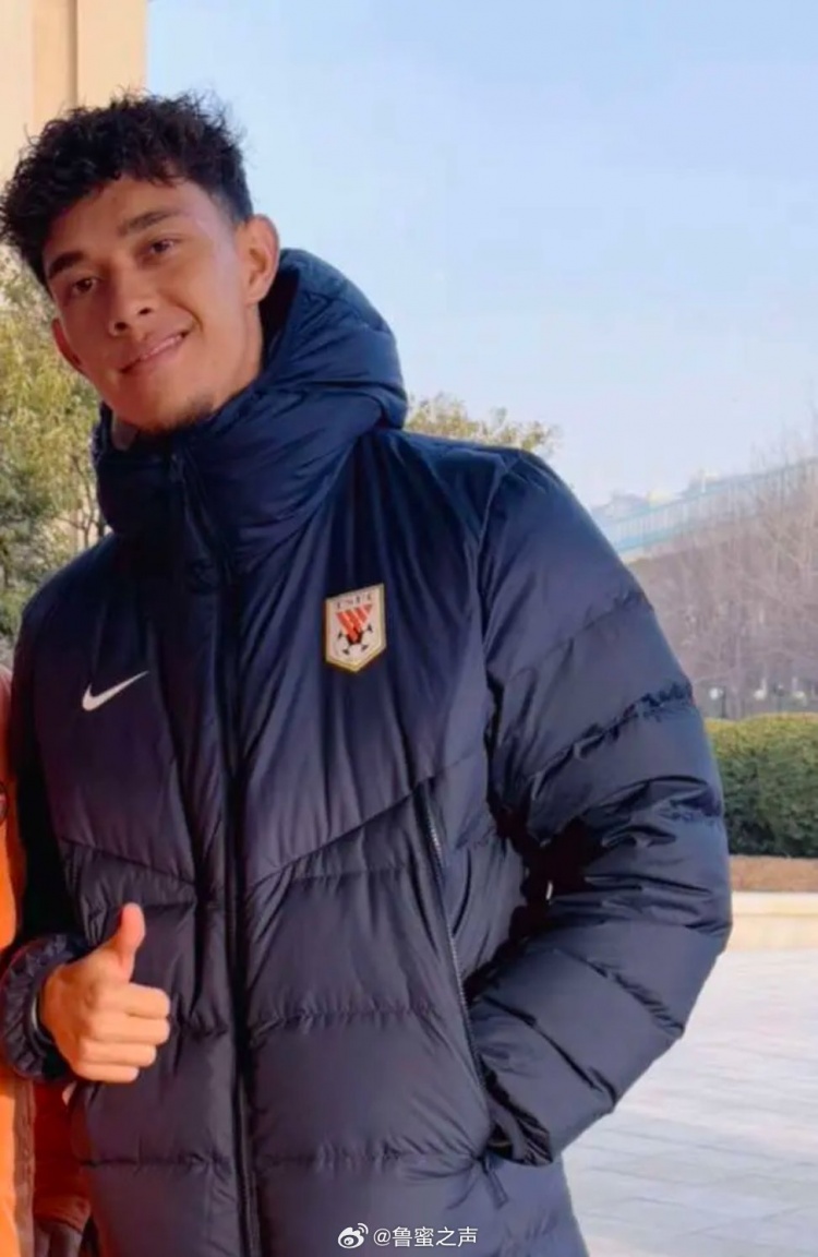  博主：泰山隊新援李小恒已抵達俱樂(lè )部，明天將隨隊登泰山祈福