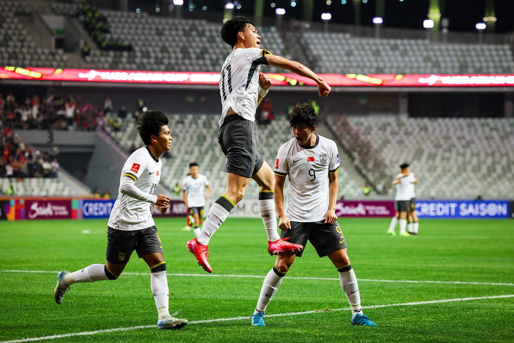  全面壓制！國青半場(chǎng)控球率高達7成，射門(mén)比9-3，造對方3張黃牌