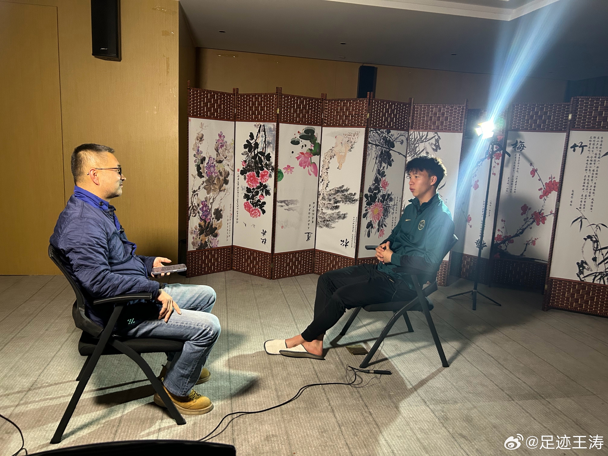 記者：王鈺棟視韋世豪為偶像&想加他微信，現進(jìn)了國足不知加到?jīng)]