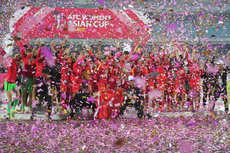  中國女足亞洲杯奪冠三周年！決賽3-2逆轉韓國，時(shí)隔16年再登頂