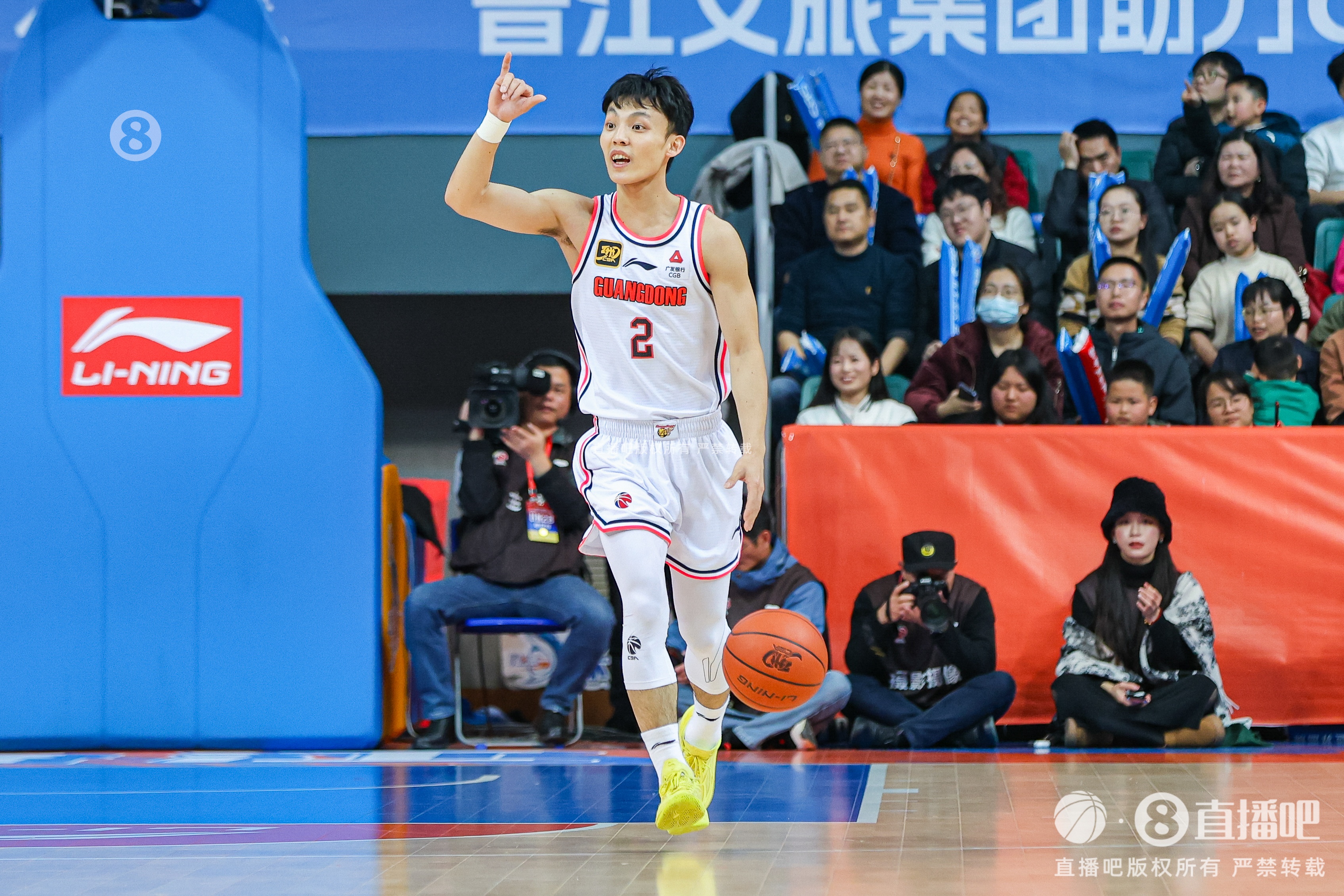  難得打這么短時(shí)間！徐杰32分鐘11中6拿到17分3板7助 正負值+36